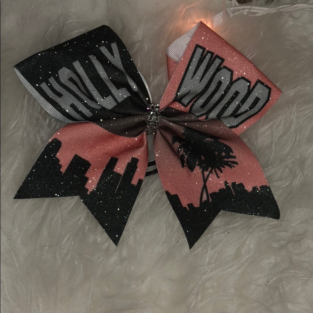 Cheer bow